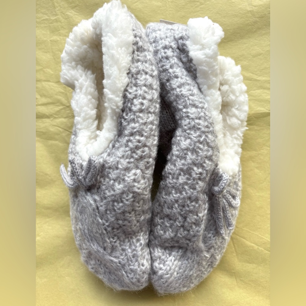 Bass & Co. Sherpa–lined Knit Slippers
Soft Gray
NWT / Never Worn